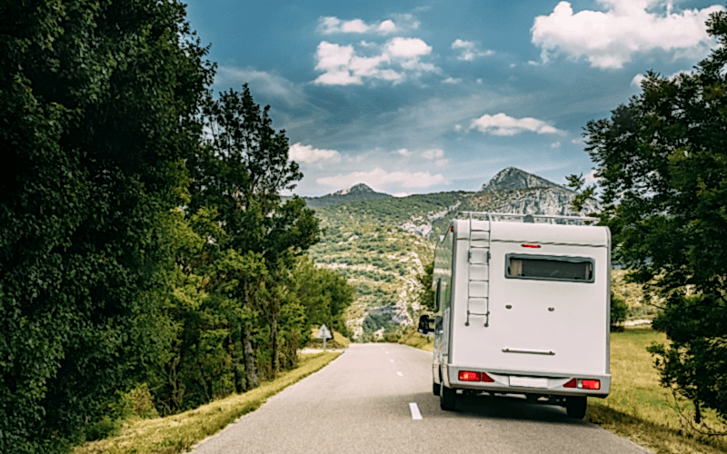Karavan Elektrik Sistemi Nasıl Kurulur? Akü, Solar Panel ve İnverter Seçim Rehberi